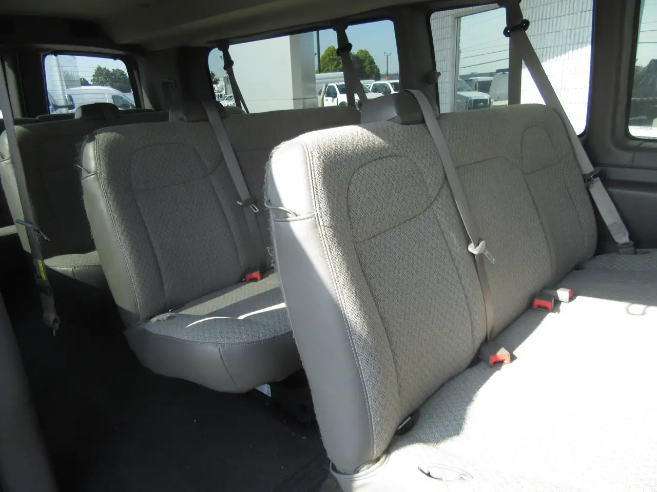 GMC Savana снимка GMC Savana
