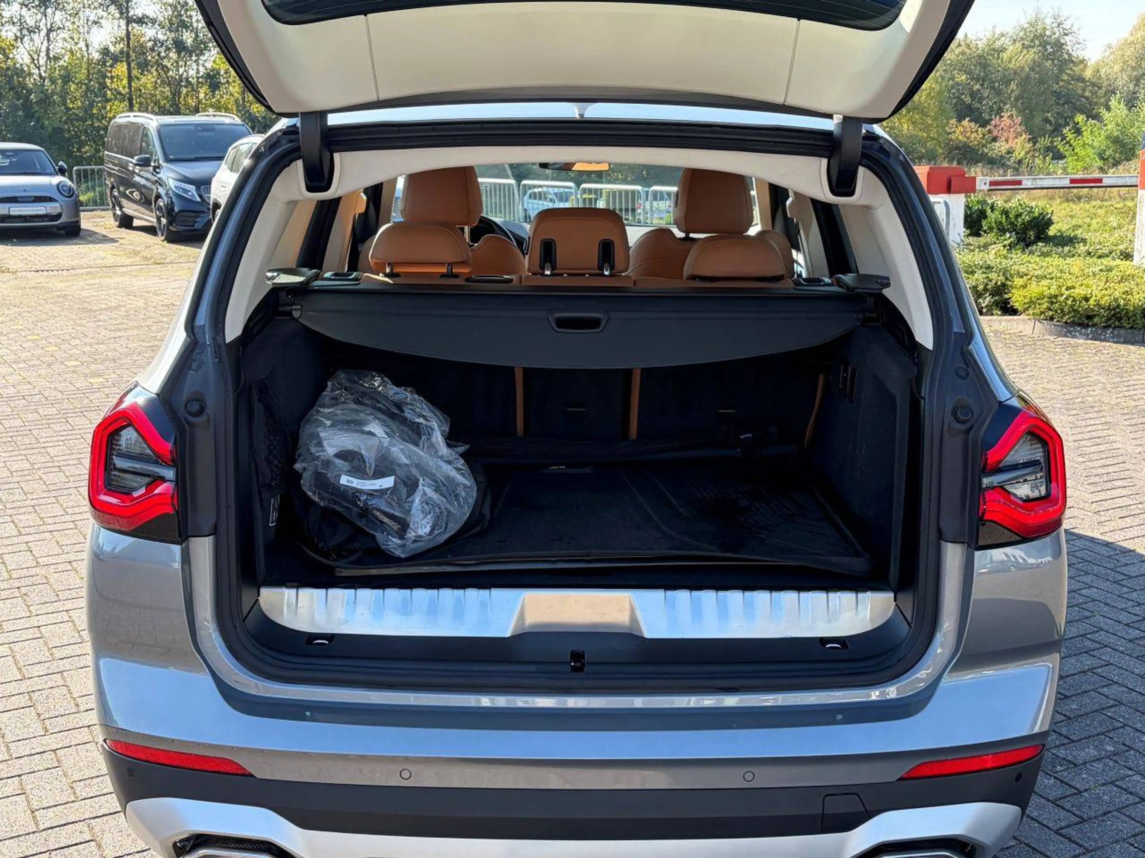BMW X3 xDrive 30 e / AHK schwenkbar / DAB / Park Assist — photo 10