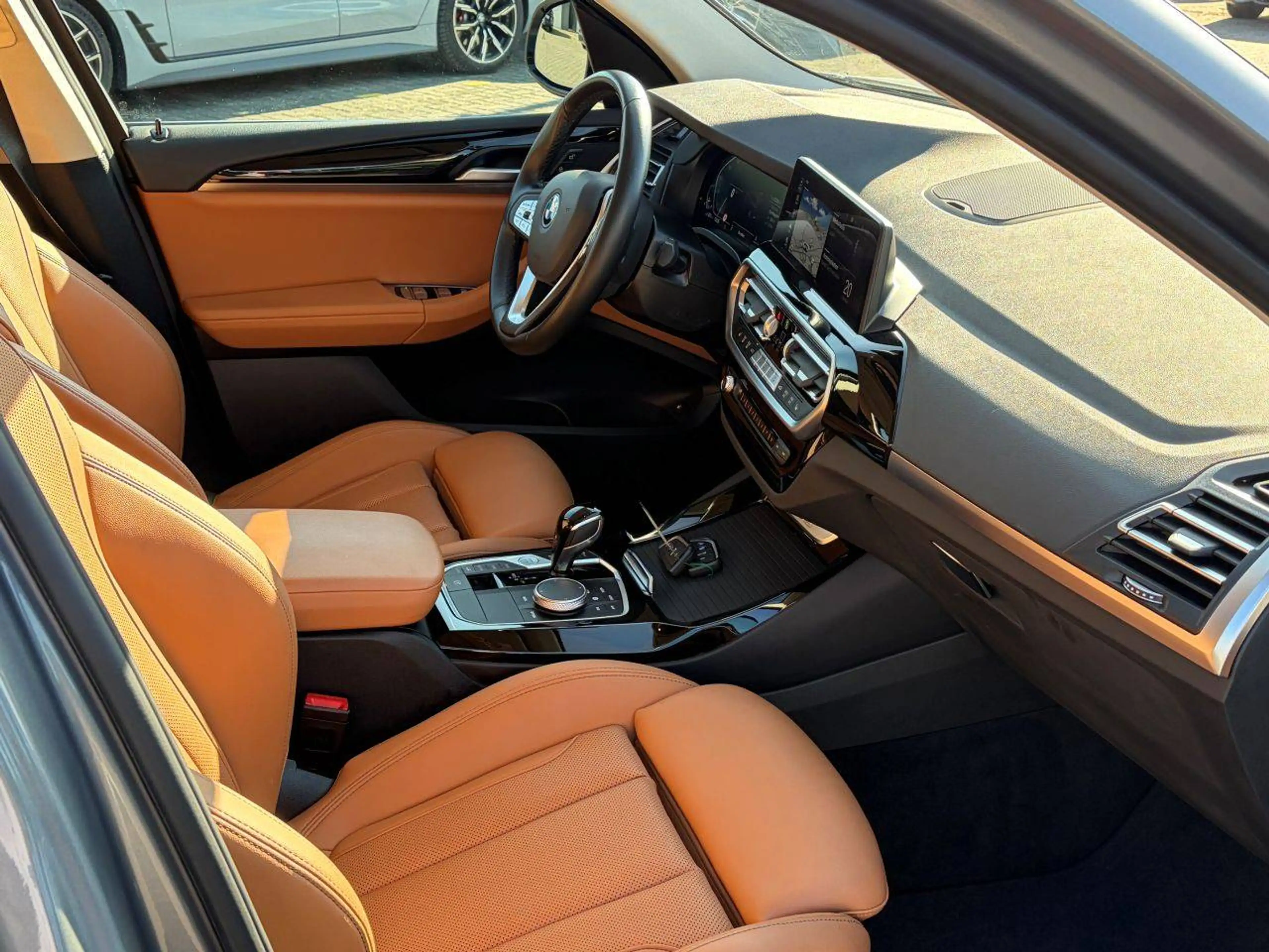 BMW X3 xDrive 30 e / AHK schwenkbar / DAB / Park Assist — photo 7