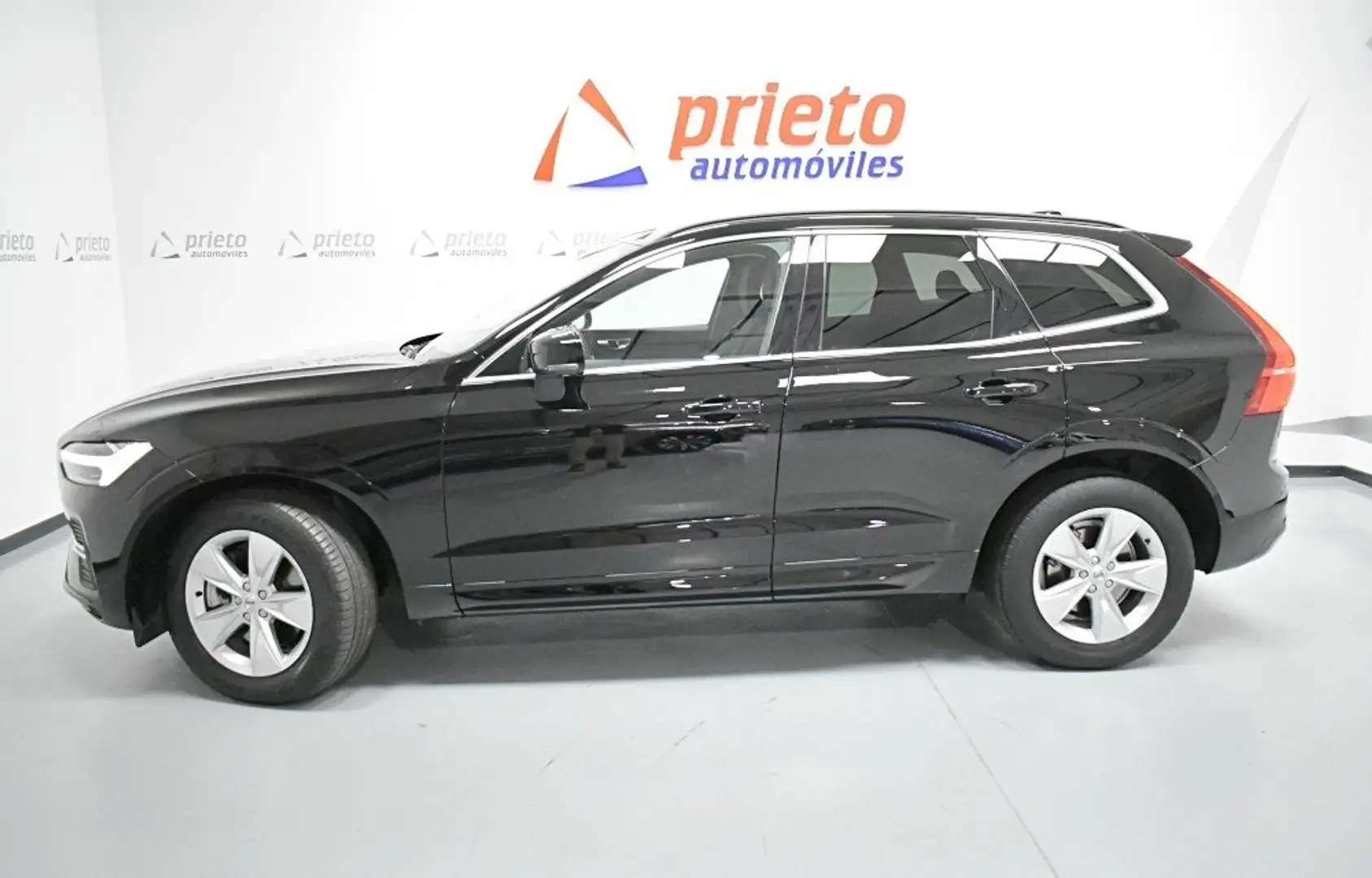 Volvo XC60 2.0 B4 D Momentum Pro Auto Negro - 2