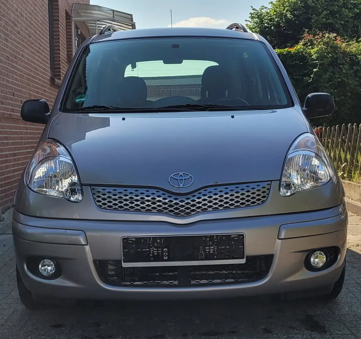 Toyota Yaris Yaris Verso 1.3 Gümüş rengi - 2
