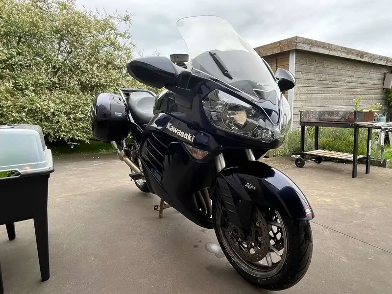 Kawasaki GTR 1400 - foto 3