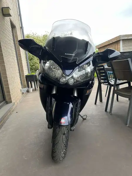 Kawasaki GTR 1400 - foto 4