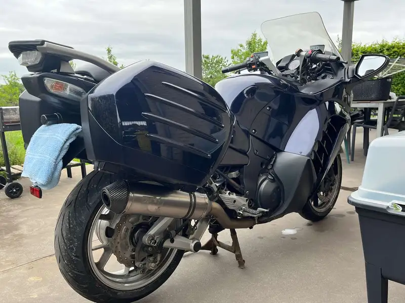 Kawasaki GTR 1400 - foto 5