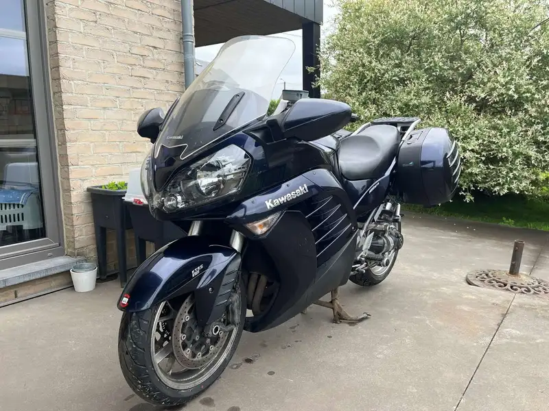 Kawasaki GTR 1400 - foto 2