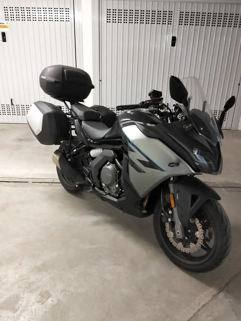 CFMOTO 650GT Šedá - 1