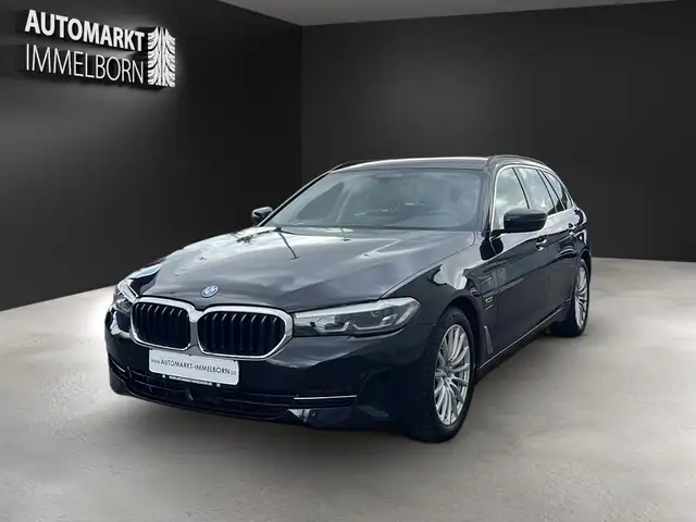 BMW 5 Series view 3