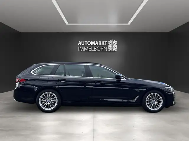 BMW 5 Series view 11