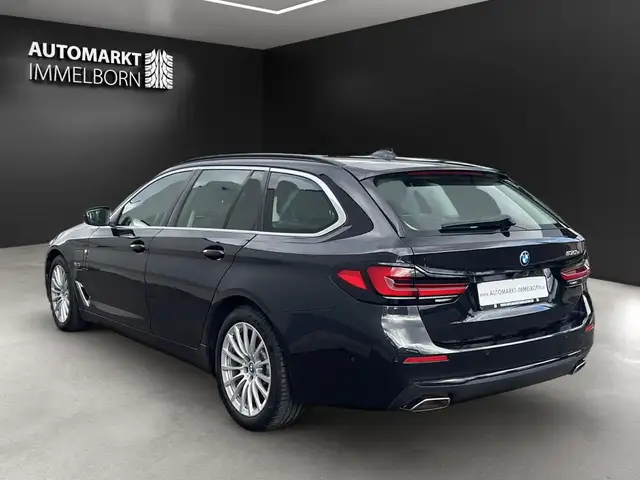 BMW 5 Series view 5