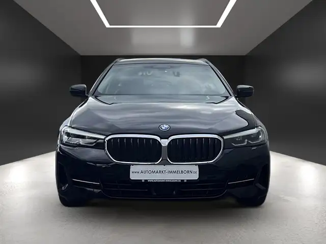 BMW 5 Series view 9