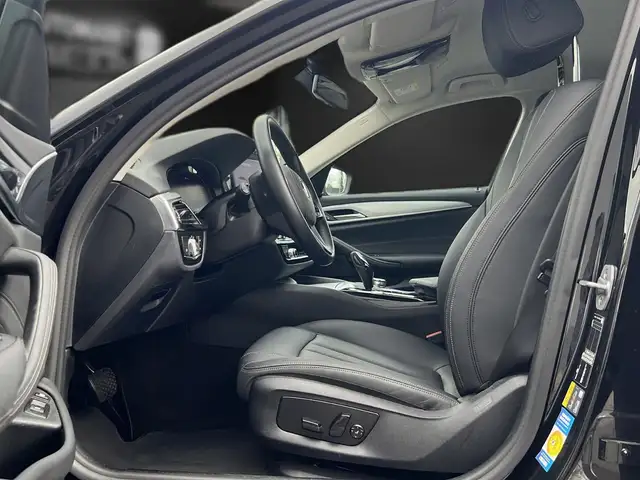 BMW 5 Series view 14
