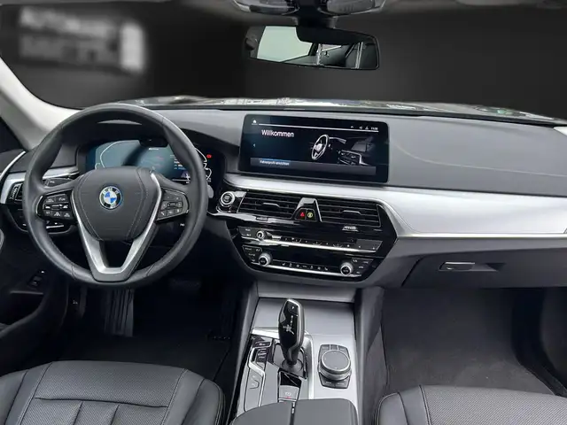 BMW 5 Series view 12