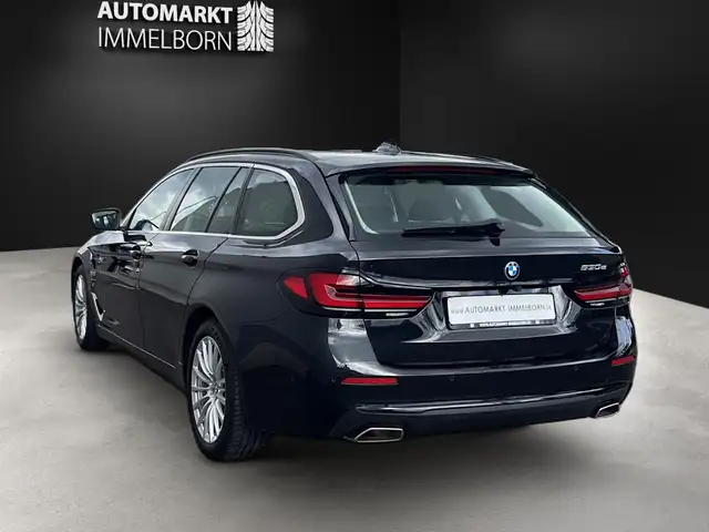 BMW 5 Series view 6