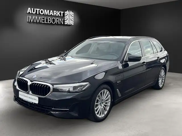 BMW 5 Series view 4