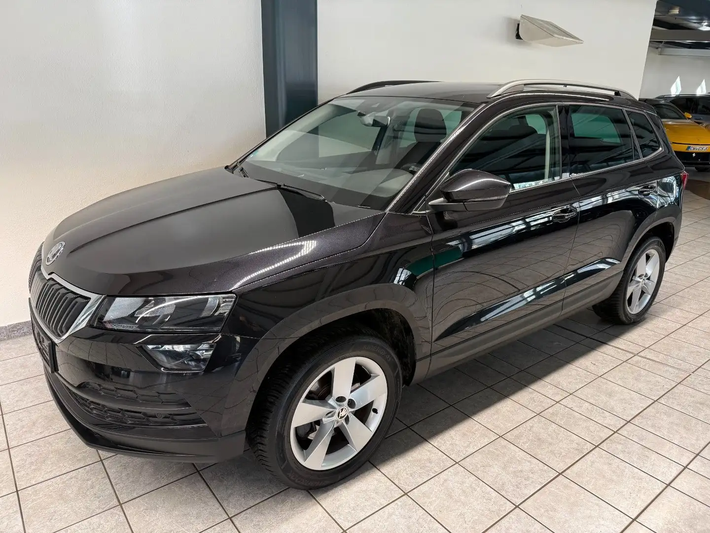 Skoda Karoq Ambition 4x4 AHK ACC Navi Assist SHZ Schwarz - 1