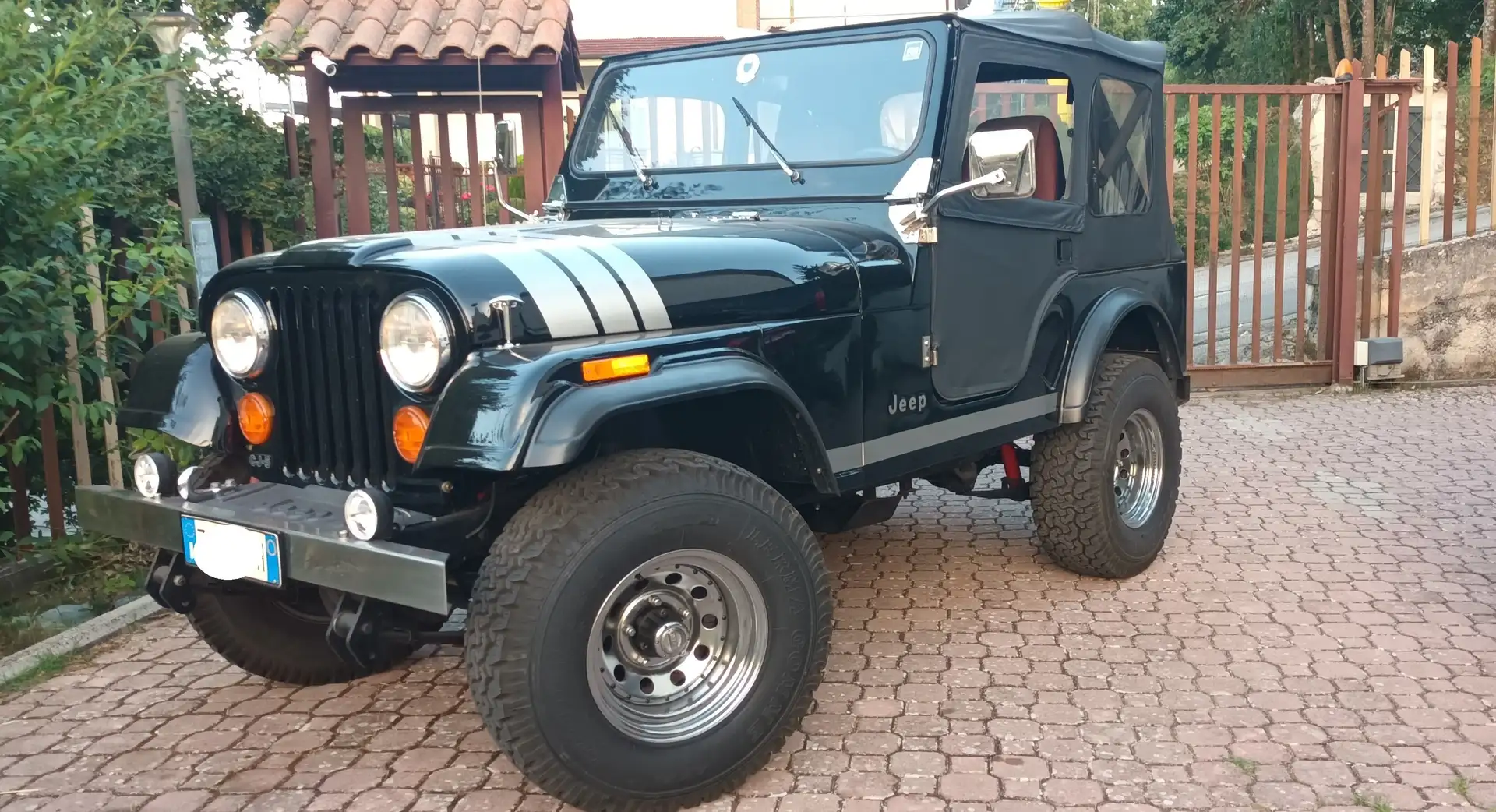 Jeep CJ-5 v8 amc 304 Schwarz - 1