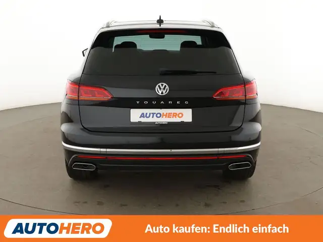 Volkswagen Touareg view 5