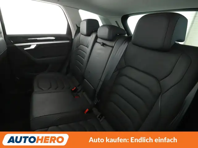 Volkswagen Touareg view 14
