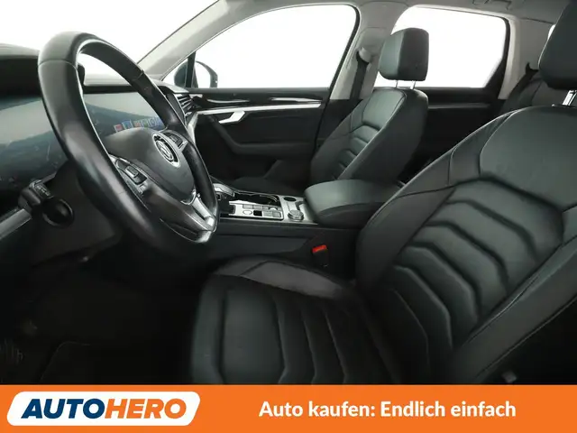 Volkswagen Touareg view 10
