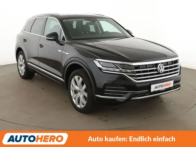 Volkswagen Touareg view 8