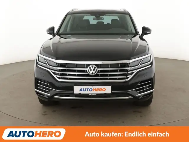 Volkswagen Touareg view 9