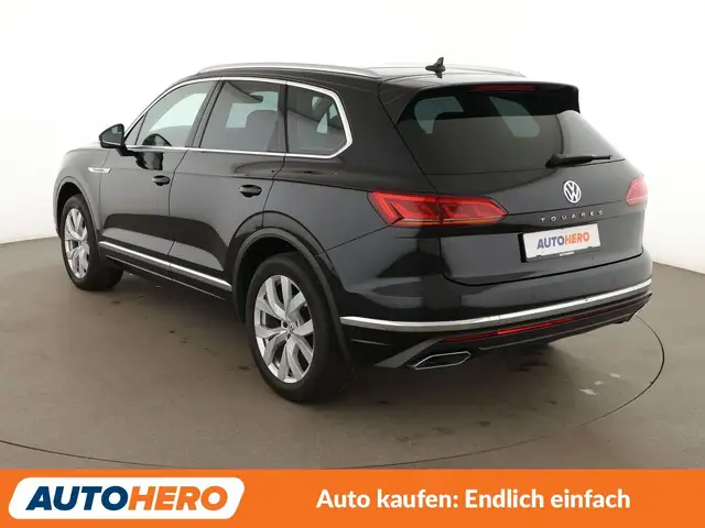Volkswagen Touareg view 4