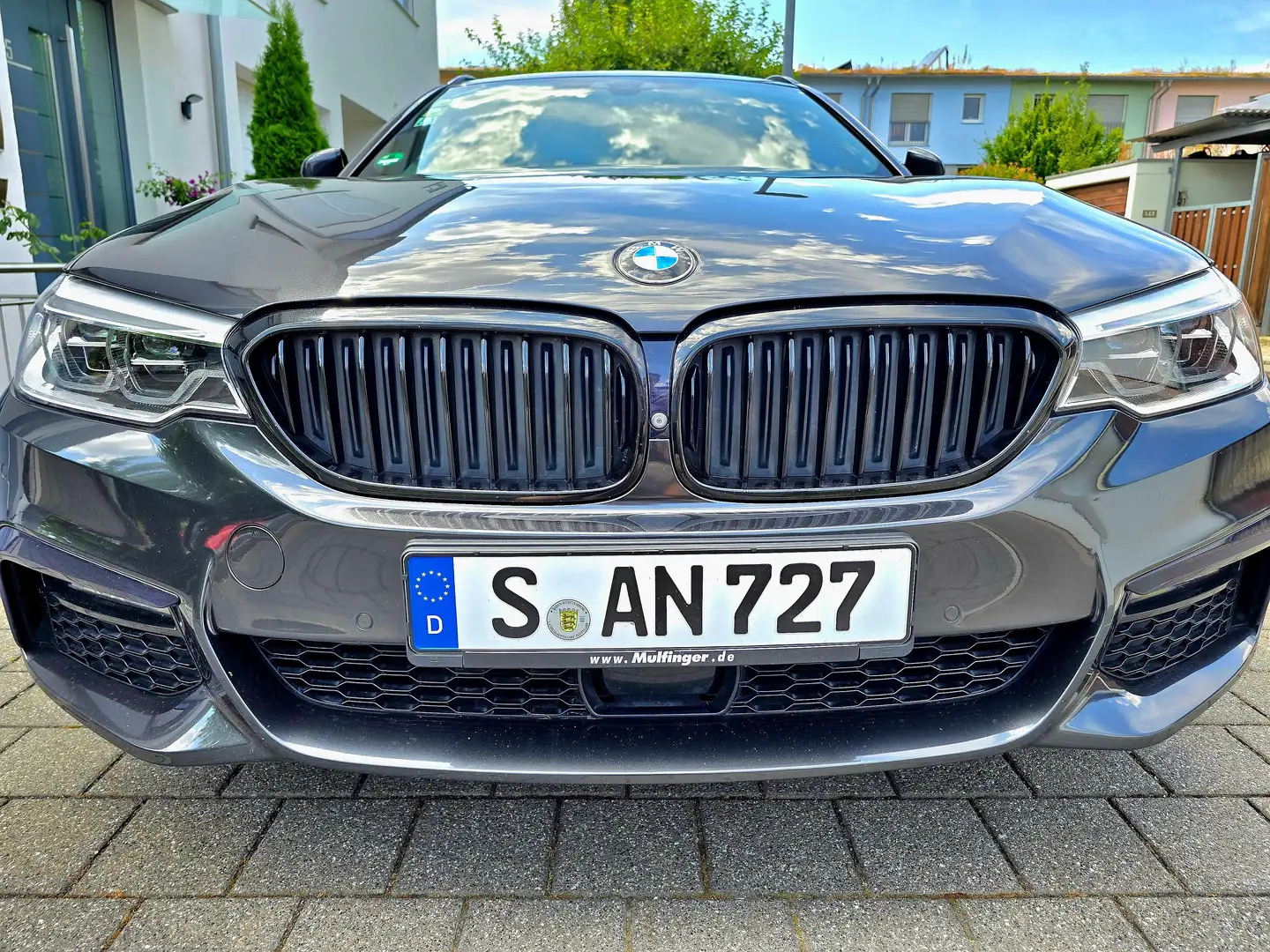 BMW 530 530d xDrive Touring Aut. M-Paket voll s.g. Zust. Šedá - 2