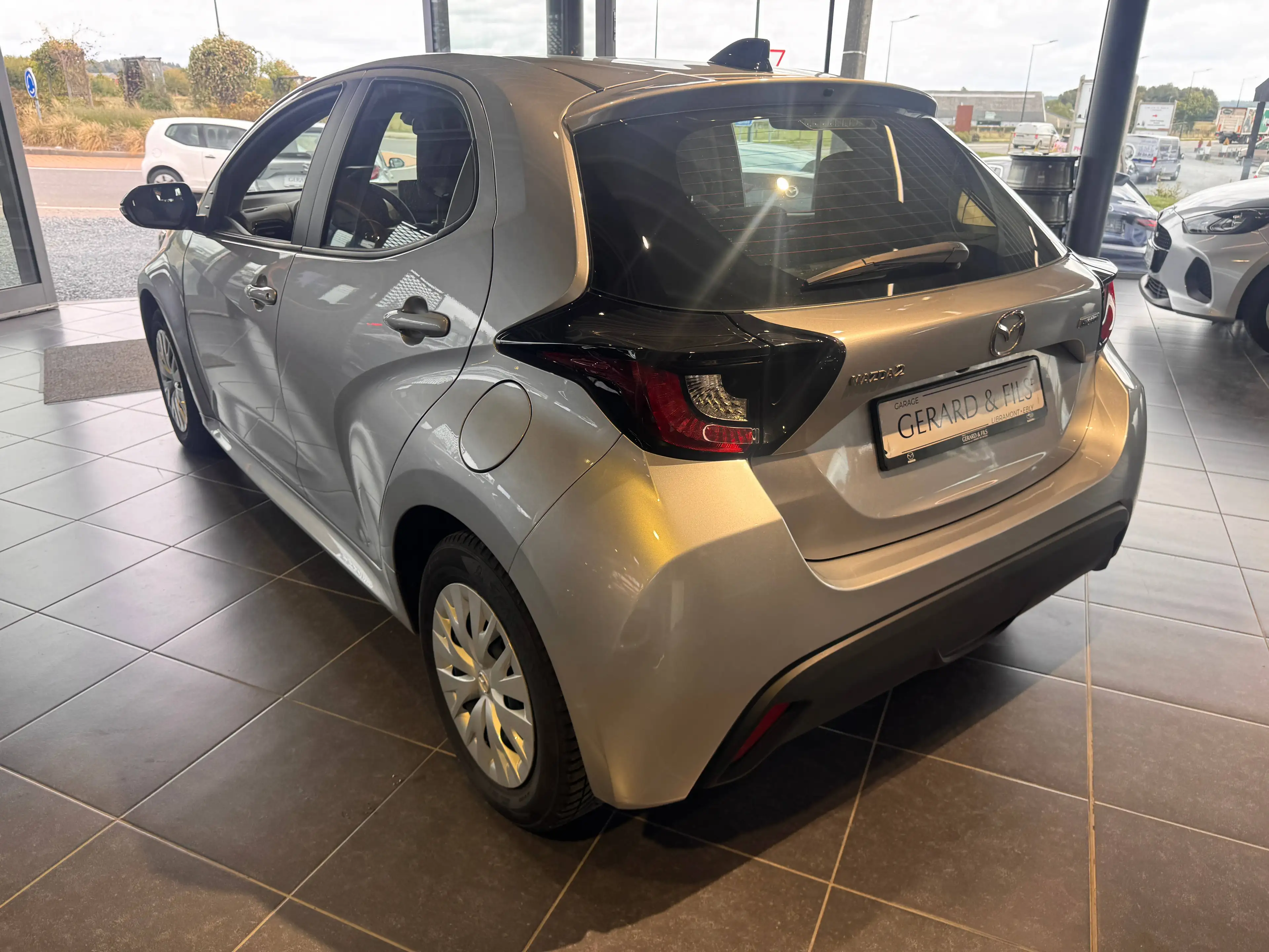 Mazda 2 2 Hybrid 1.5i VVT-i E-CVT Prime-Line Prime-Line — photo 6