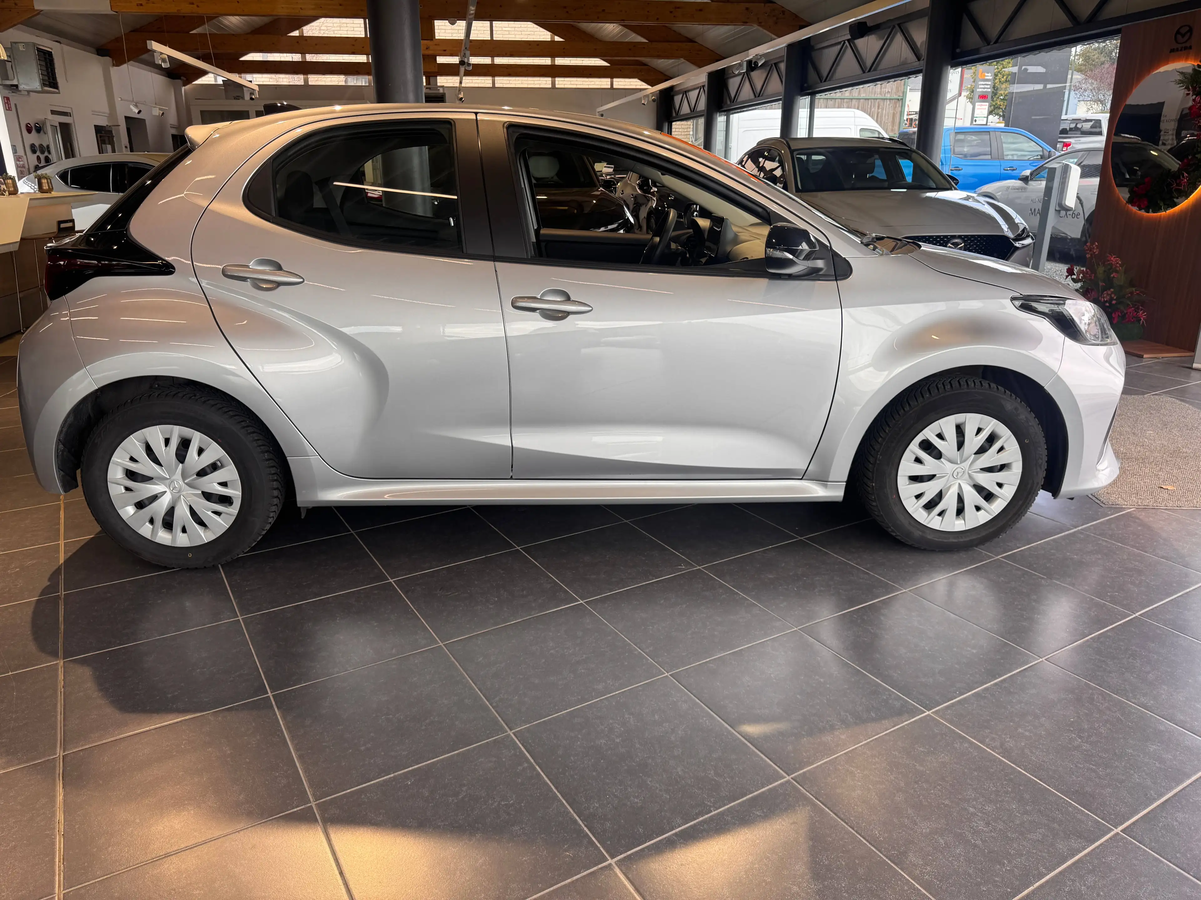 Mazda 2 2 Hybrid 1.5i VVT-i E-CVT Prime-Line Prime-Line — photo 9