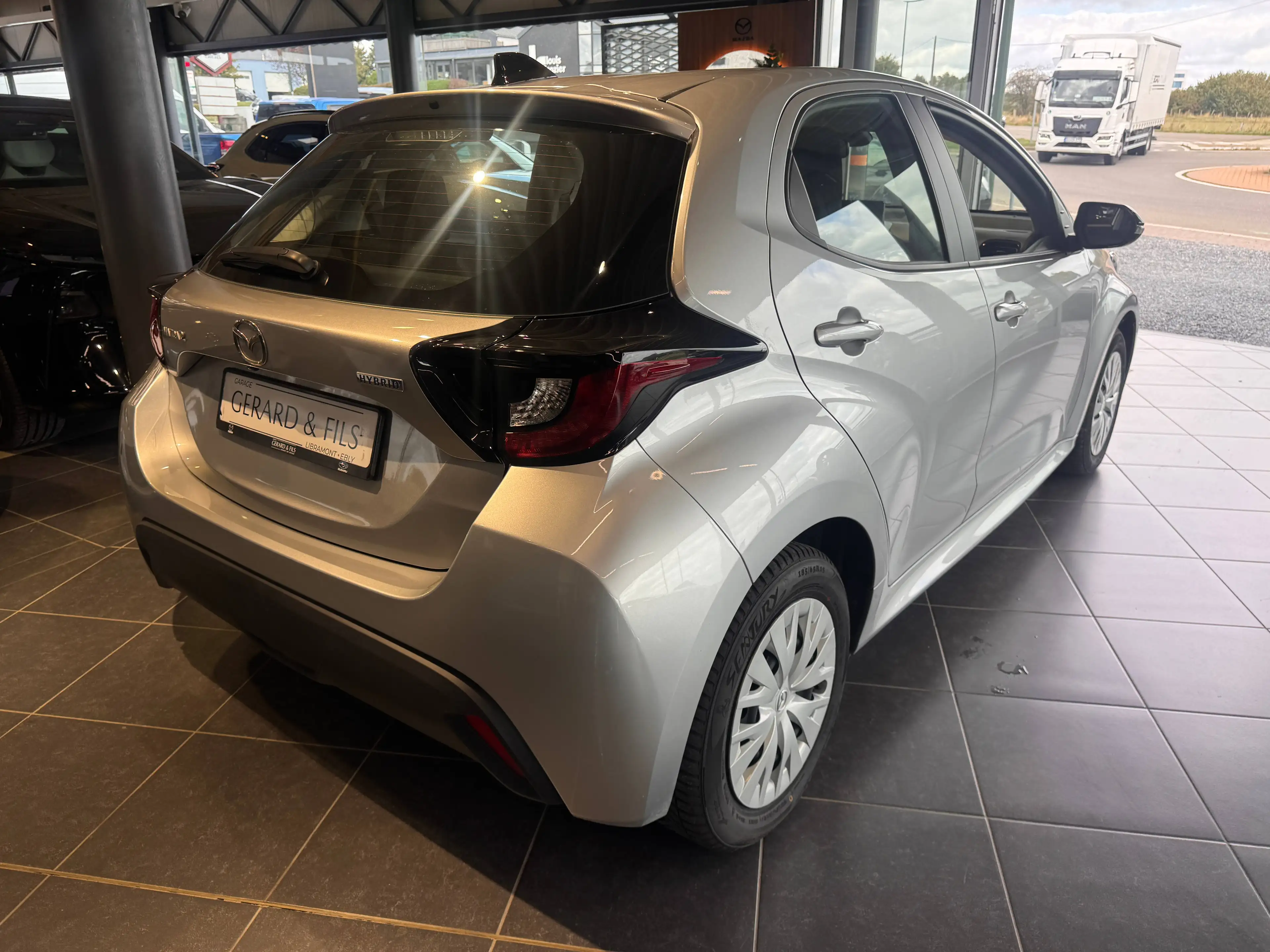 Mazda 2 2 Hybrid 1.5i VVT-i E-CVT Prime-Line Prime-Line — photo 8