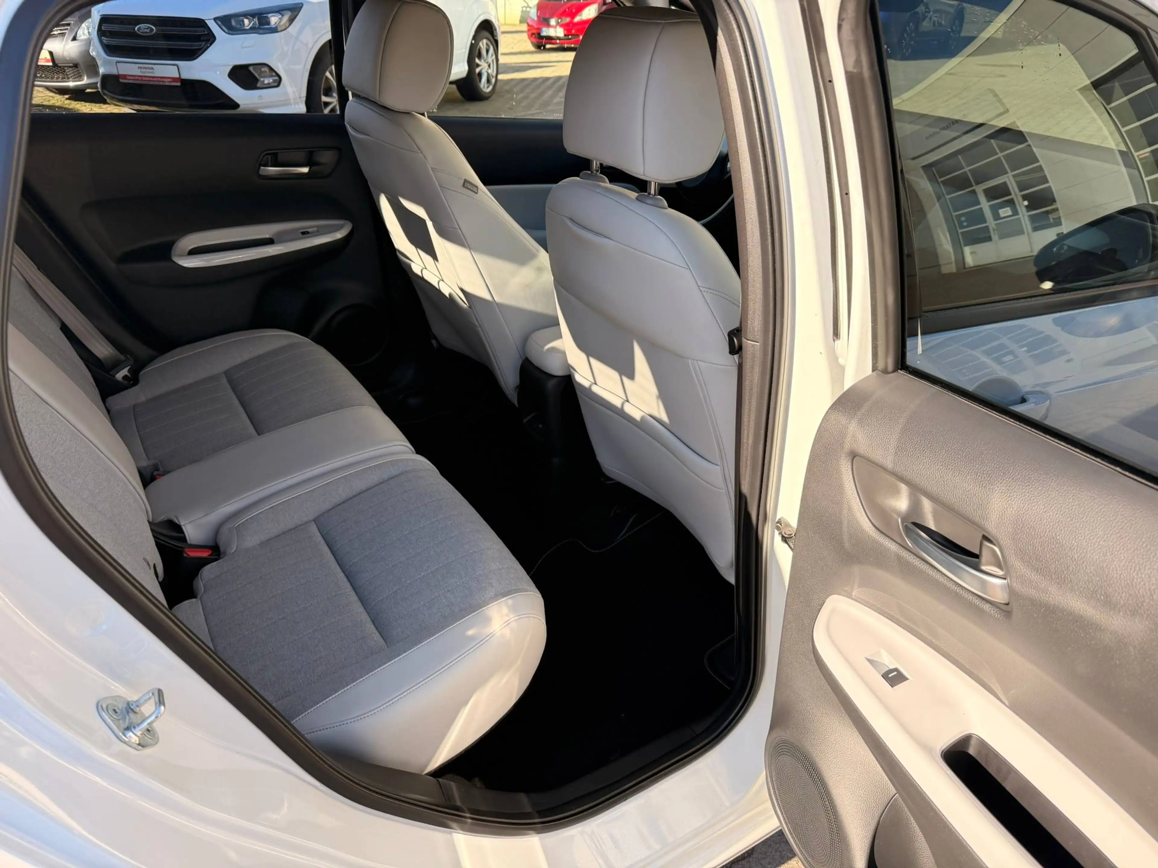 Honda Jazz 1.5 i-MMD Hybrid Executive Rückfahrkamera — photo 11