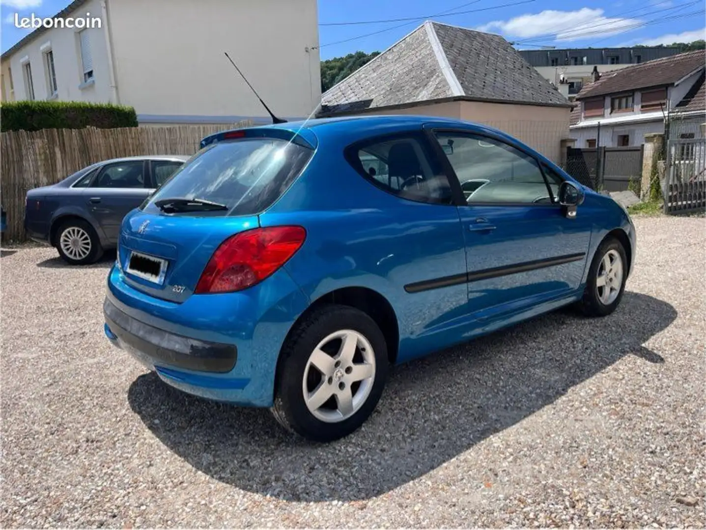 Peugeot 207 1.4i 88CH Bleu - 2