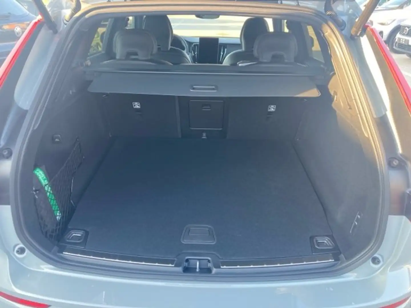 Volvo XC60 Black Edition Ultra, T6 AWD Plug-in Hybrid, Elektrisch/ Grau - 1