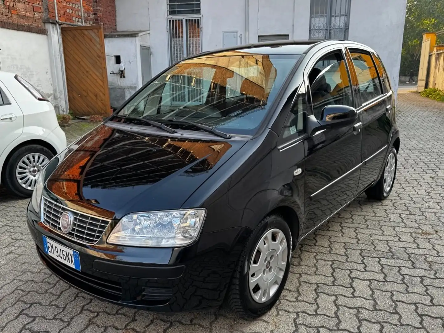 Fiat Idea 1.4 16V S&S Dynamic Nero - 1