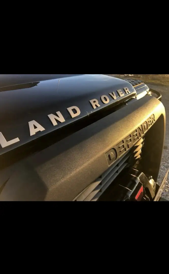 Land Rover Defender 90 SW SE - 1