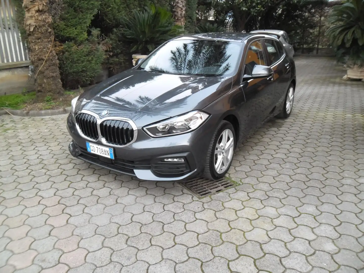 BMW 116 116d Luxury Grau - 2