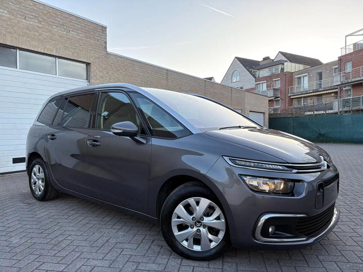 Citroen C4 SpaceTourer 1.2 Benzine Shine S/ 12 Maanden Garantie / 7 PL / Grijs - 1