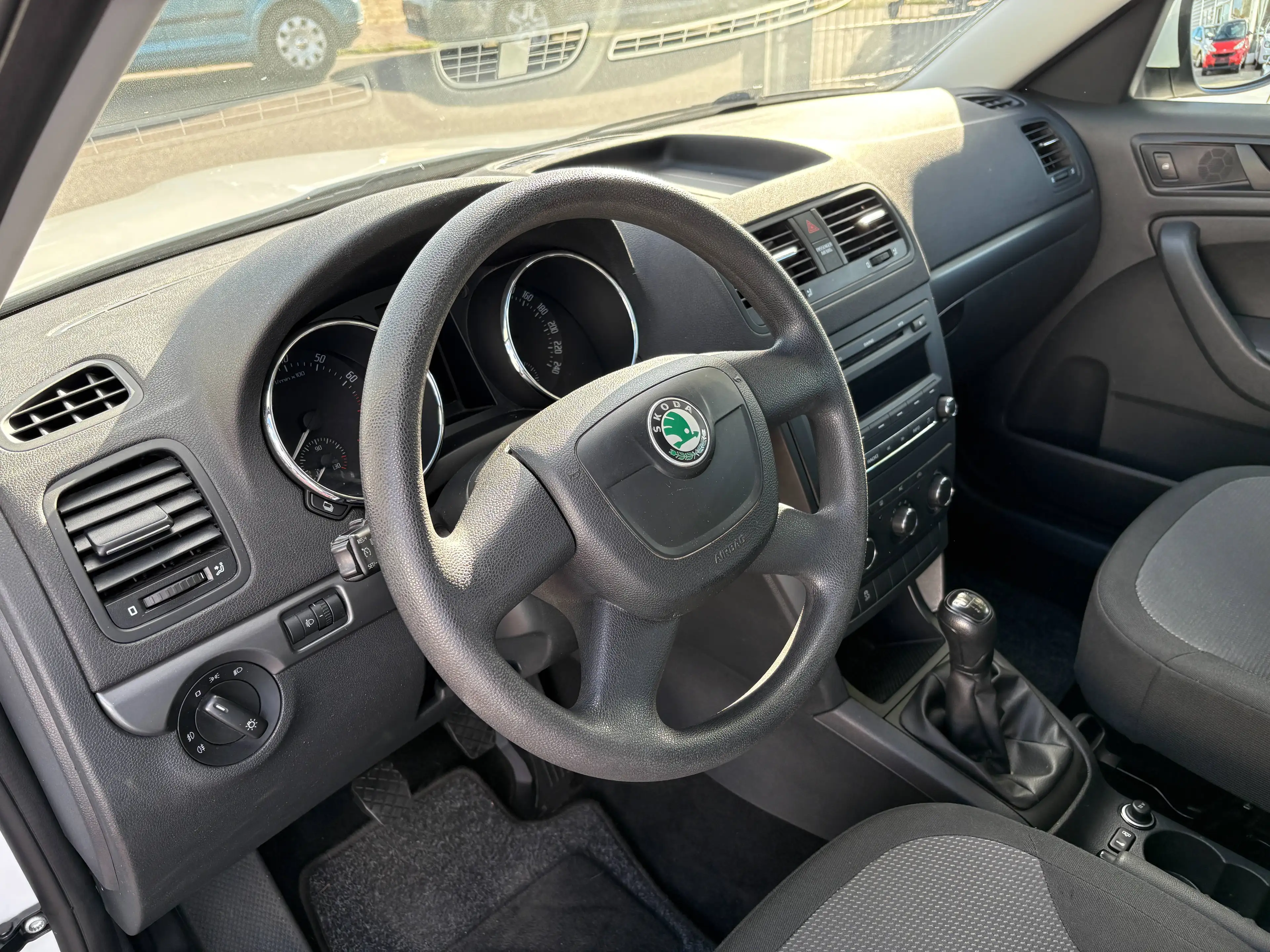Skoda Yeti Active Plus Edition — photo 8