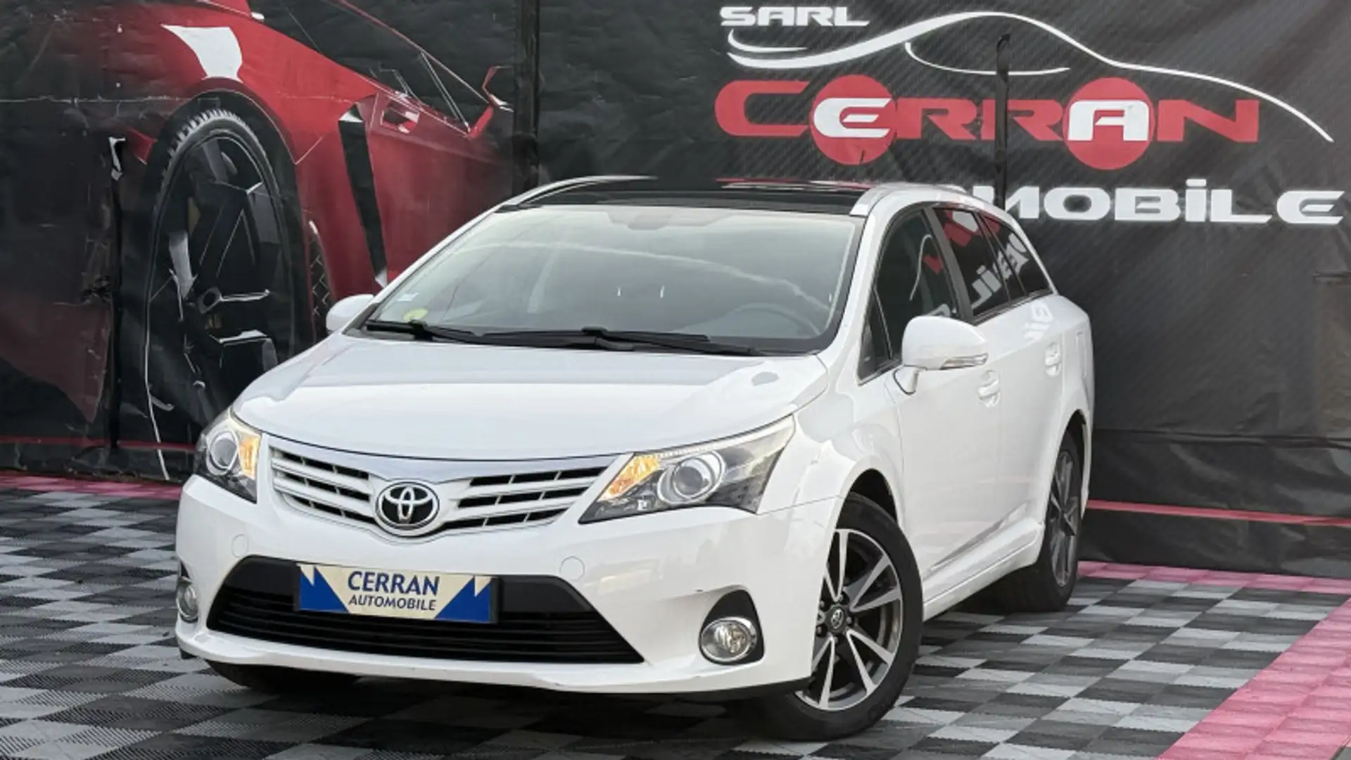 Toyota Avensis 124 D-4D SKYVIEW LIMITED EDITION Blanc - 1
