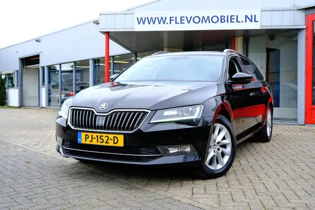 Skoda Superb Combi 1.6 TDI Style Business Xenon|Navi|ParkAssist