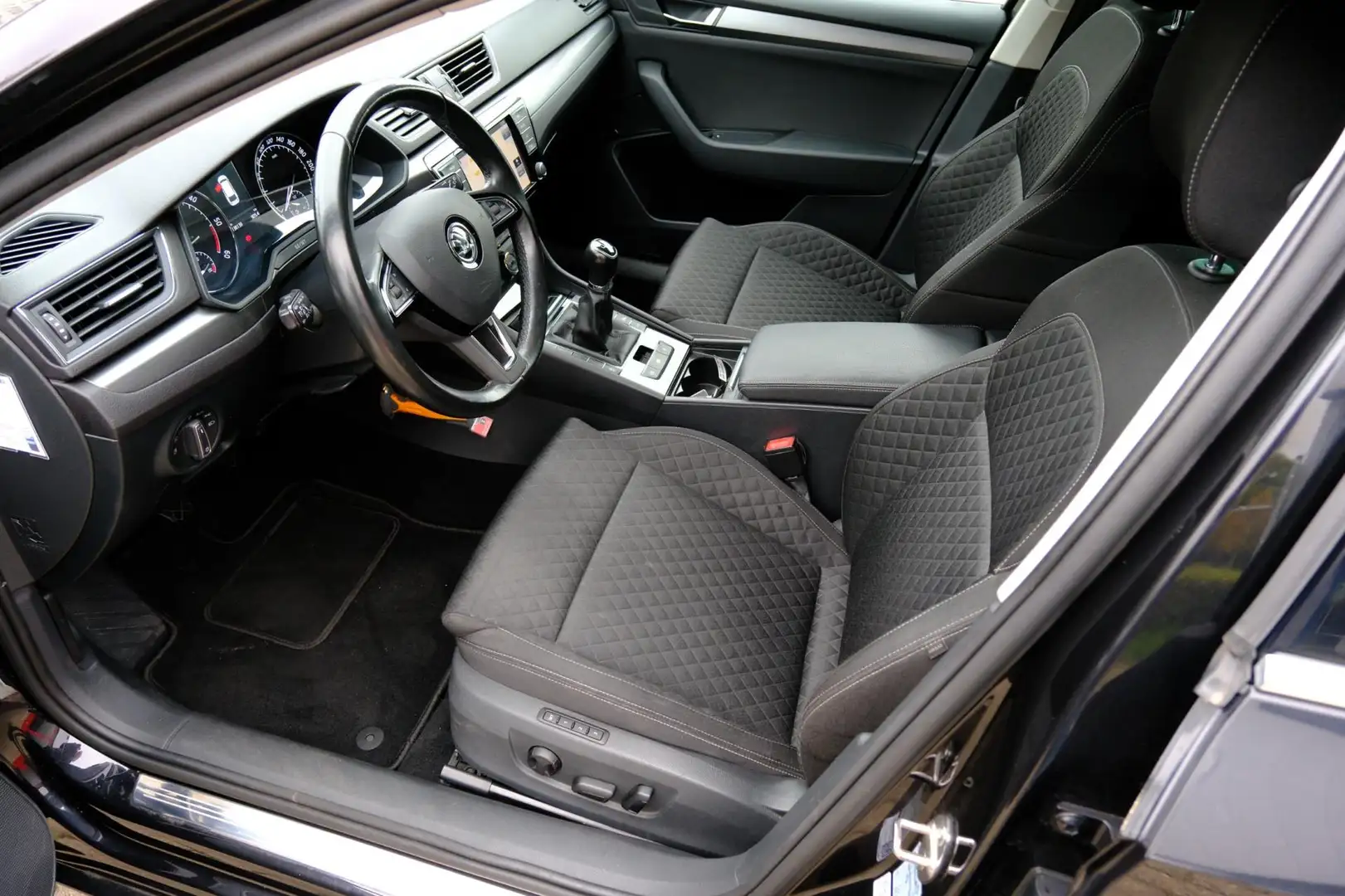 Skoda Superb Combi 1.6 TDI Style Business Xenon|Navi|ParkAssist Zwart - 2