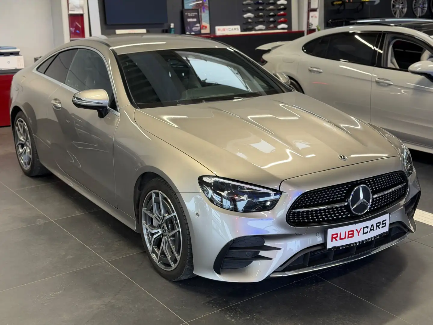Mercedes-Benz E 450 Coupe E 450 AMG Line 4Matic Silber - 2