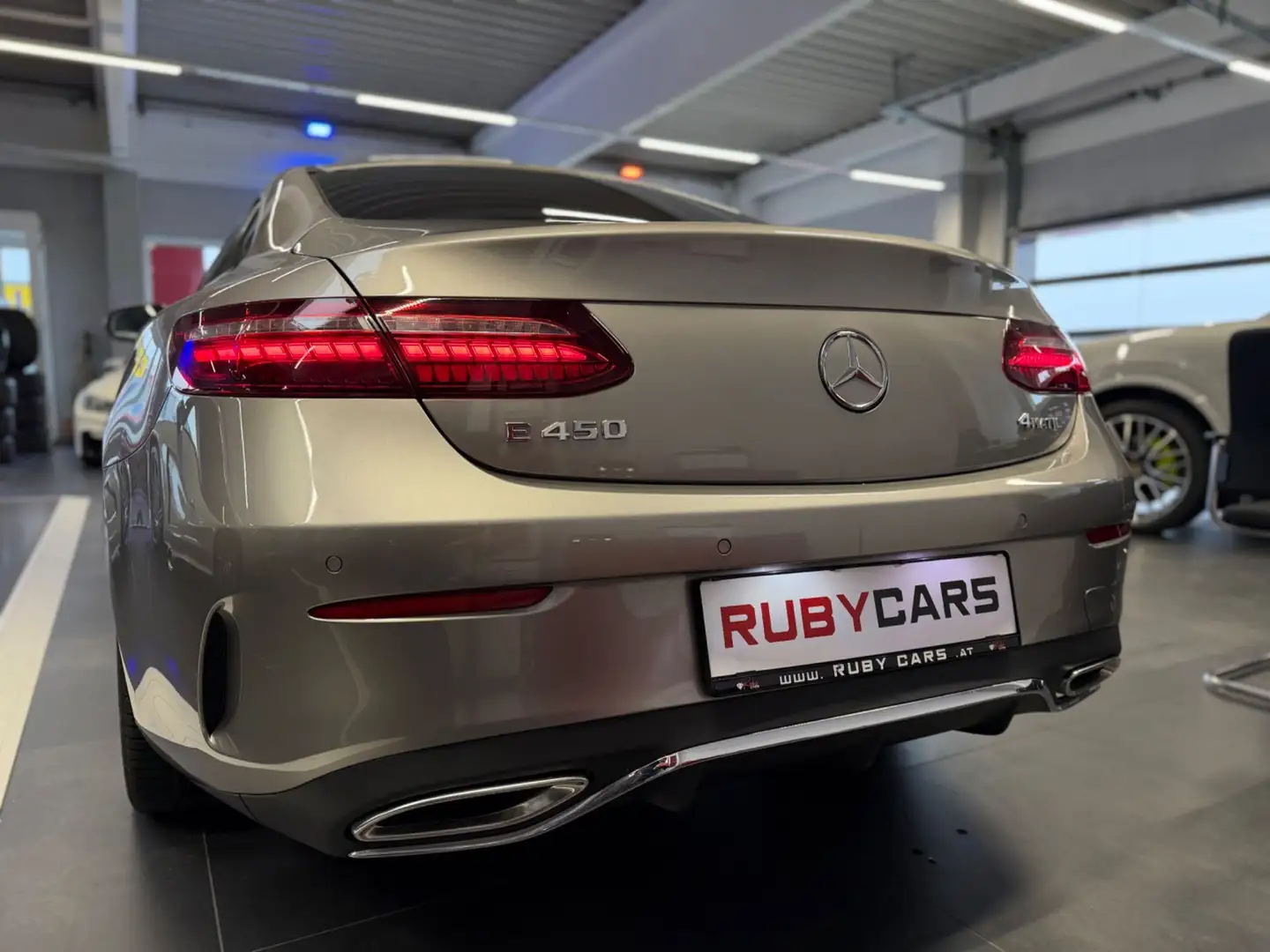 Mercedes-Benz E 450 Coupe E 450 AMG Line 4Matic Silber - 2