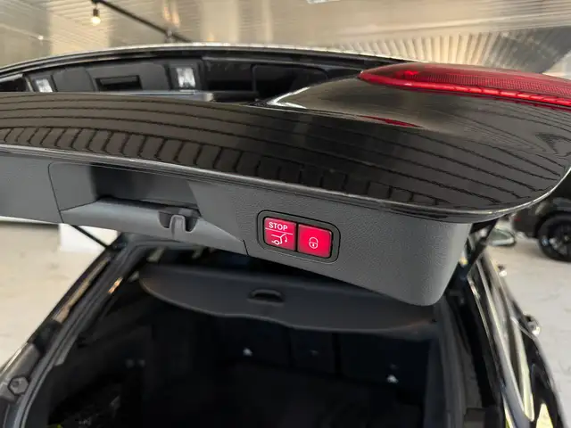 Mercedes-Benz C-Class view 9
