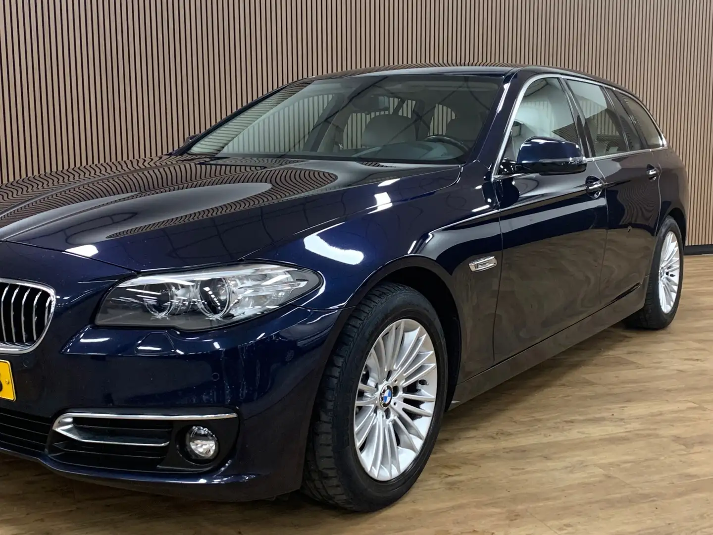 BMW 520 5-serie Touring 520i Last Minute Edition|Automaat| Blauw - 2