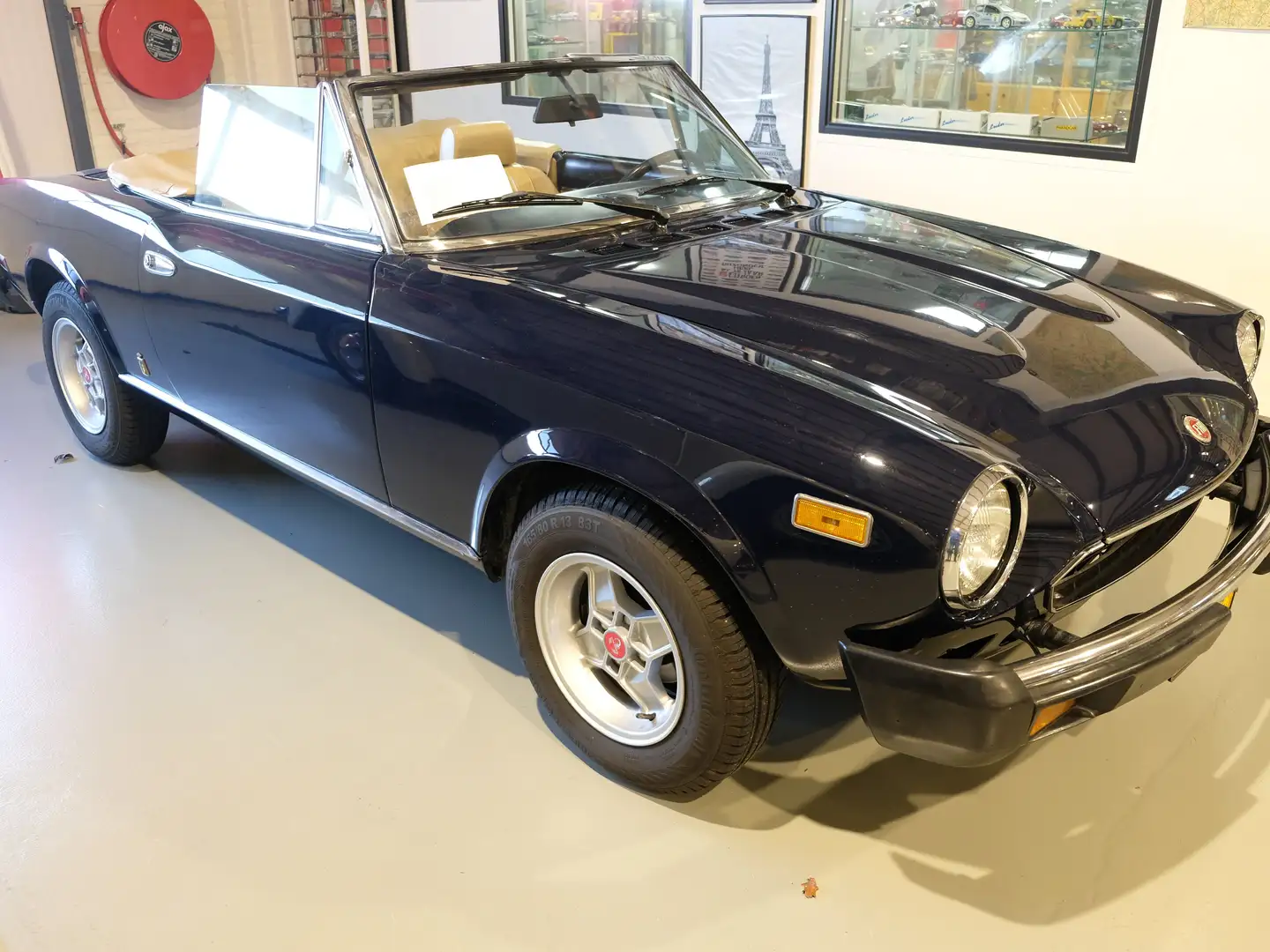 Fiat 124 Spider 30 years maintenance history Blauw - 1