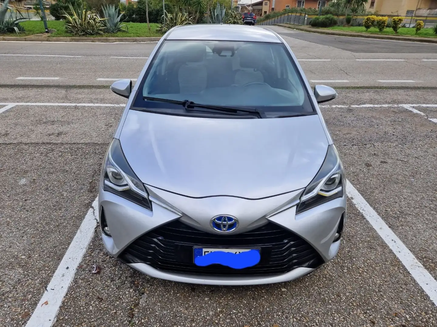 Toyota Yaris Yaris 5p 1.5h Active Argento - 1