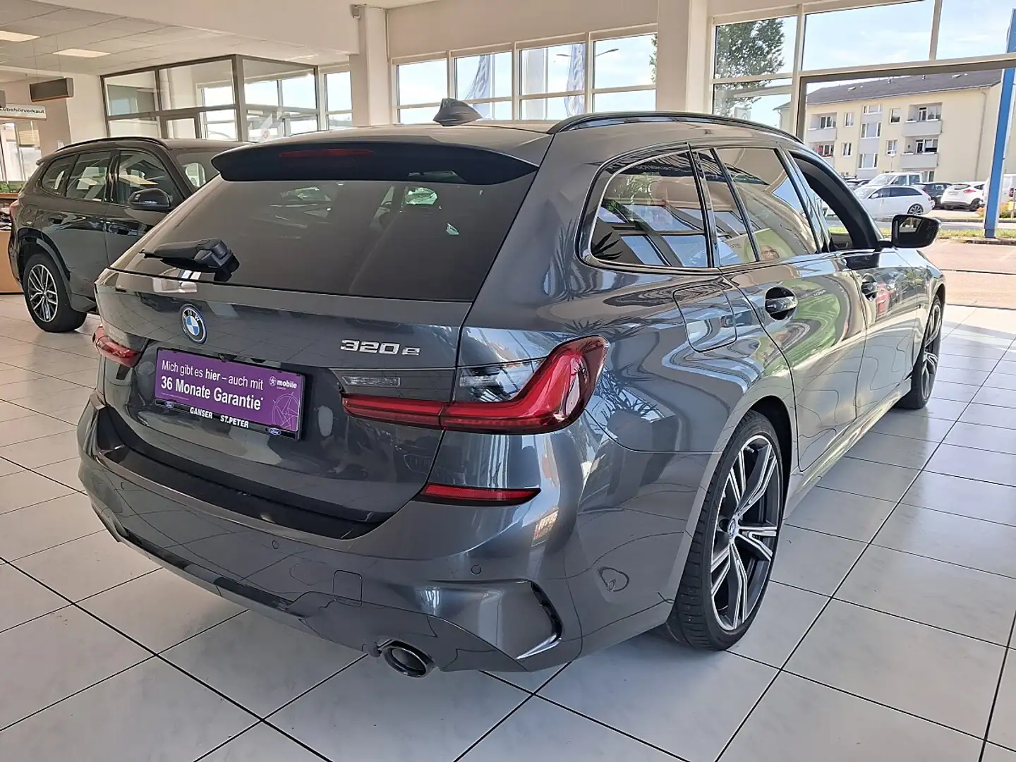 BMW 320 e Touring Plug-in Hybrid M-Paket Grau - 2