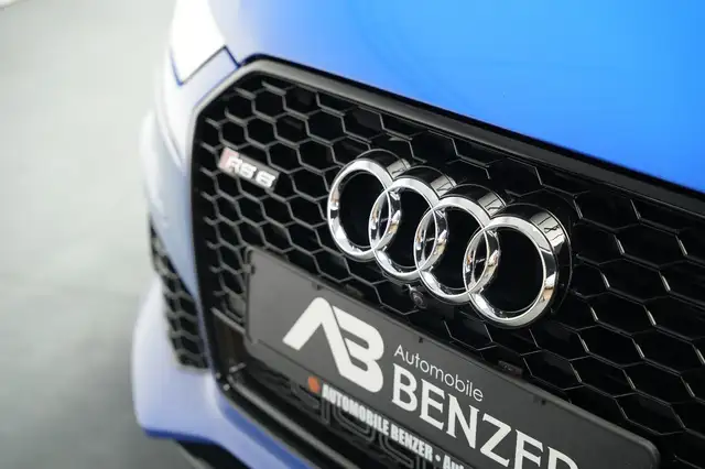 Audi RS6 Avant view 5