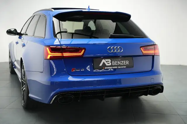 Audi RS6 Avant view 12